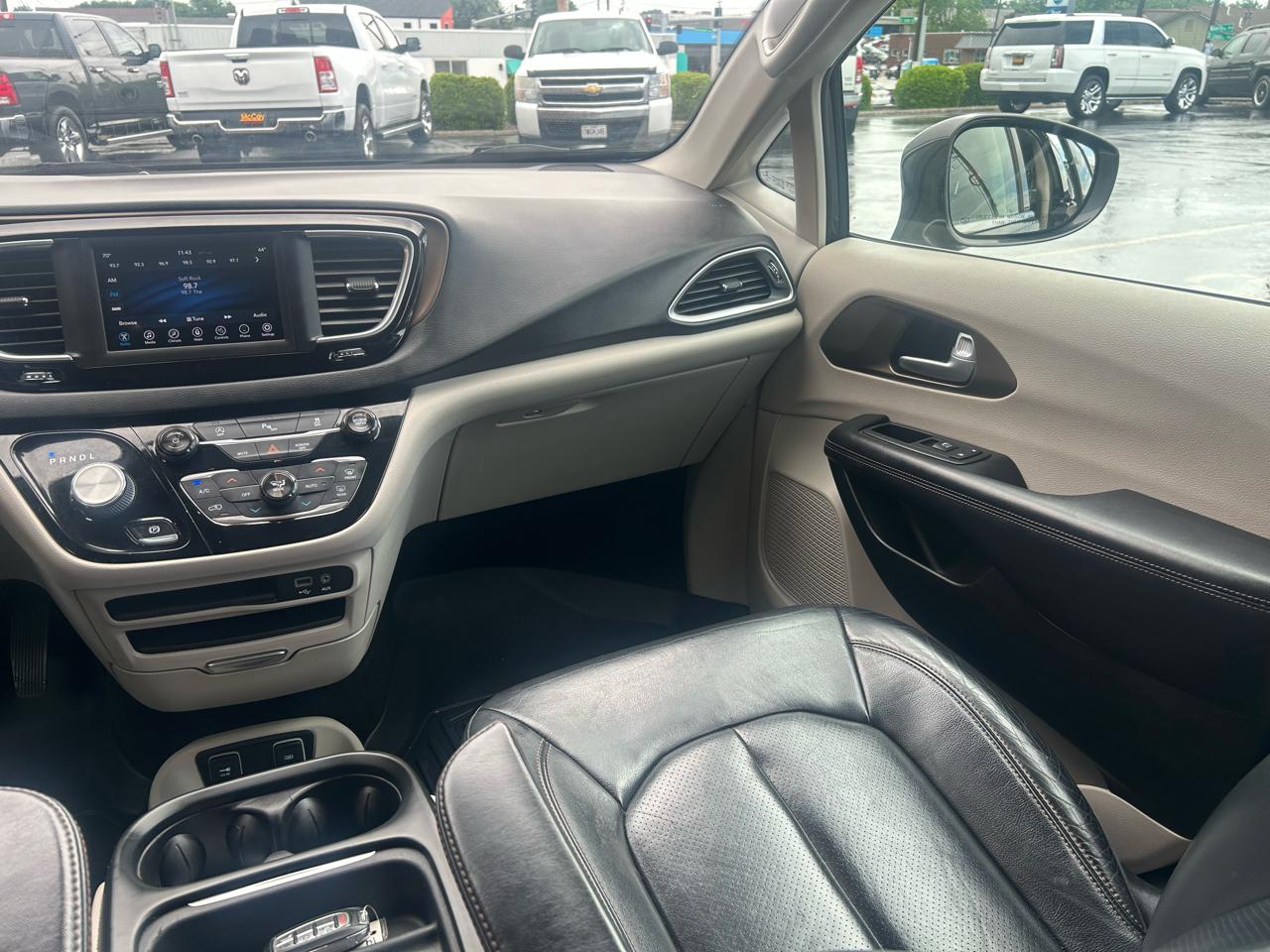 Chrysler Pacifica Touring L FWD 2018