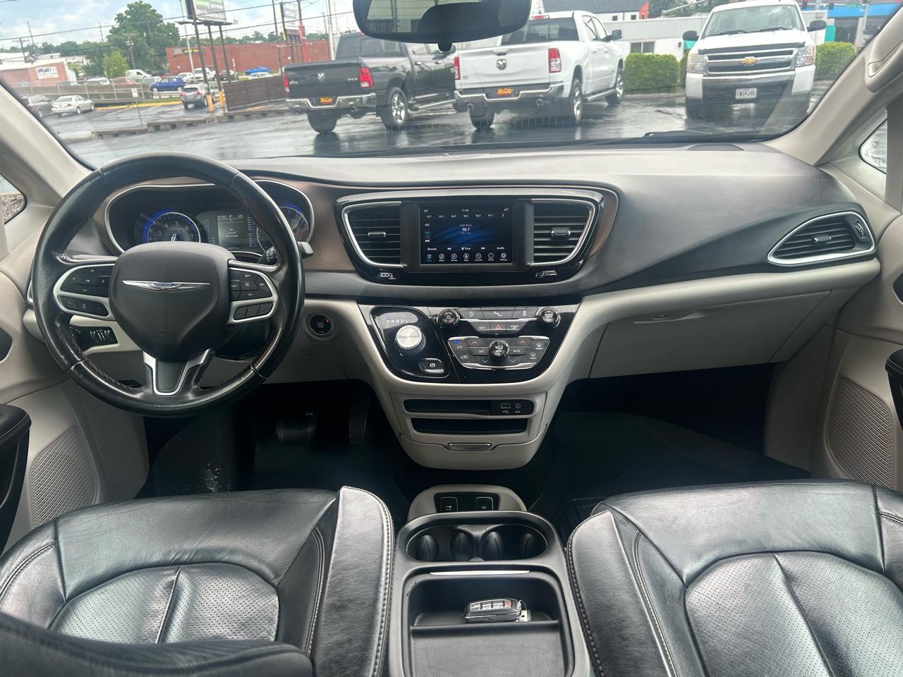 Chrysler Pacifica Touring L FWD 2018