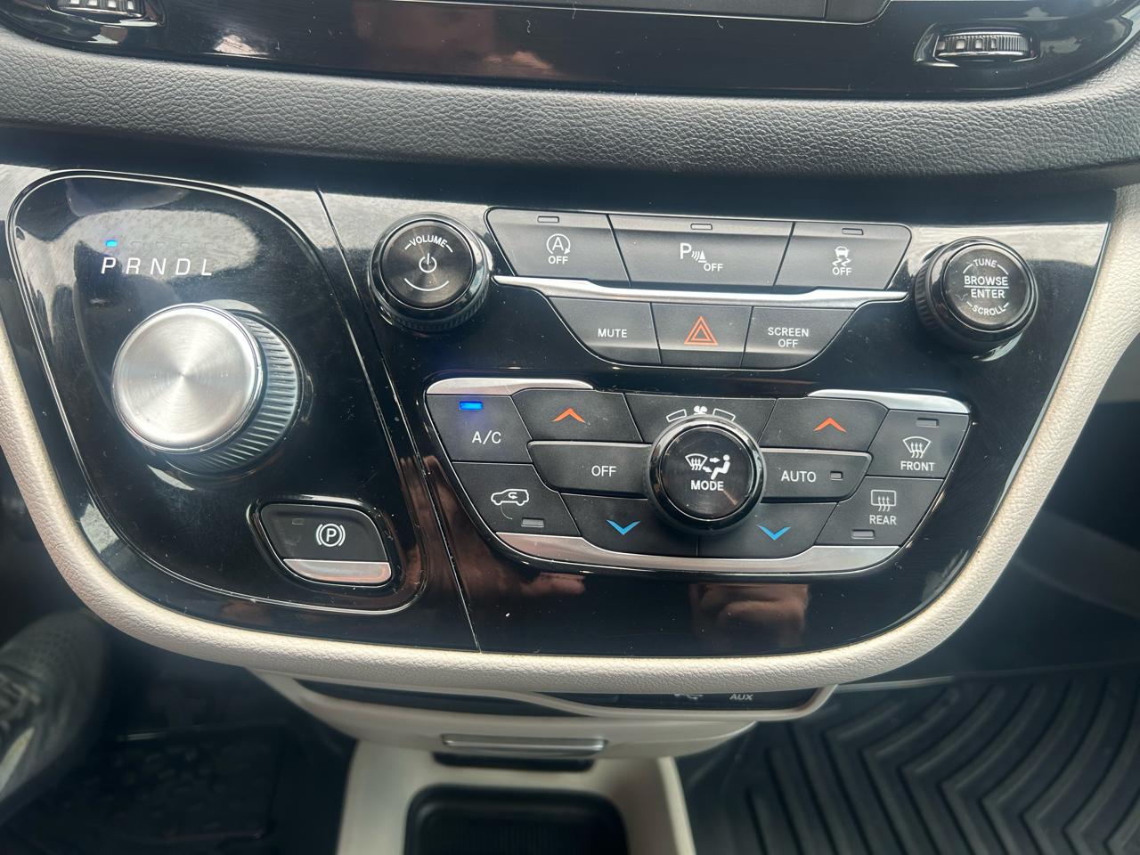 Chrysler Pacifica Touring L FWD 2018