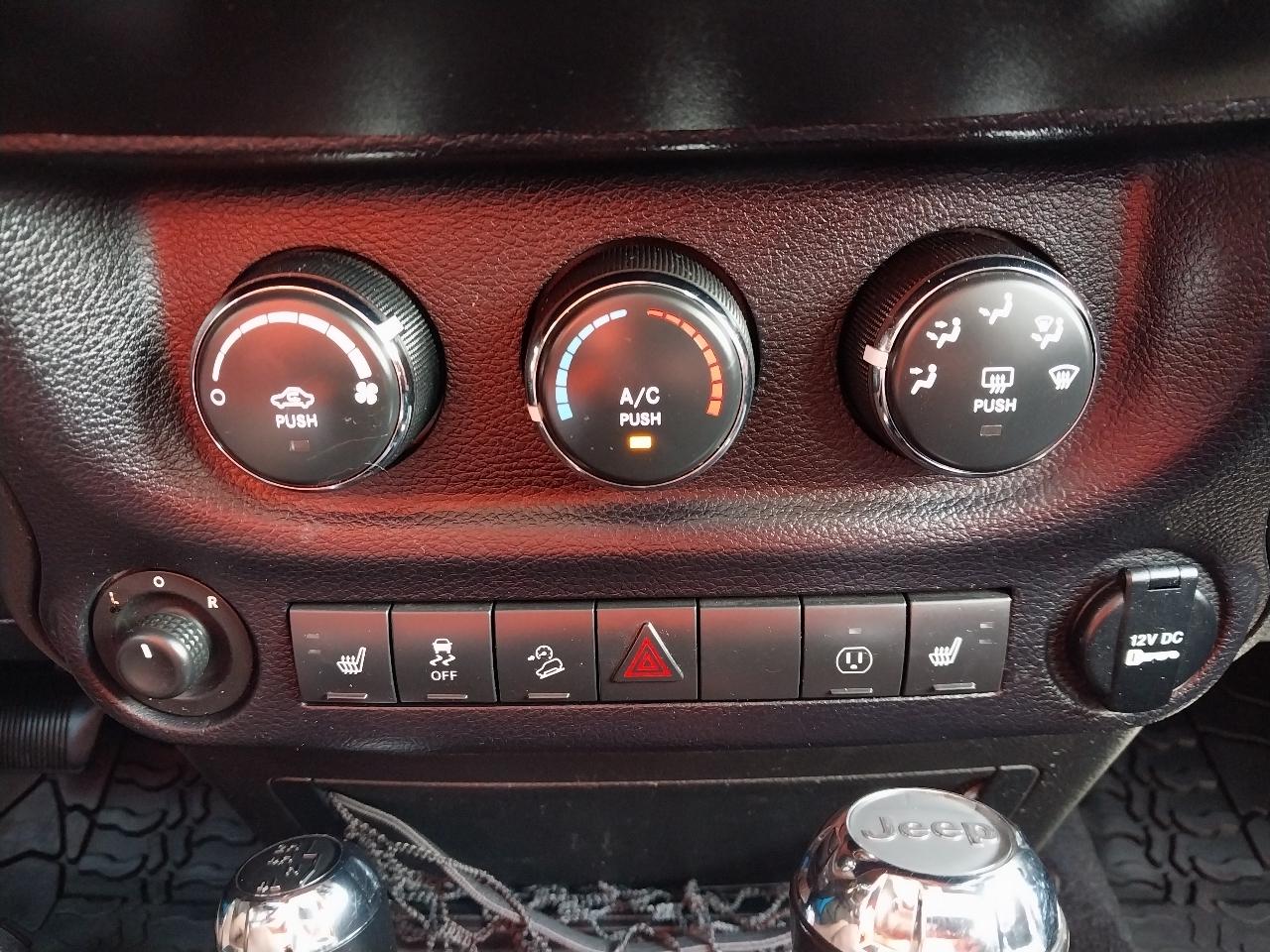 Jeep Wrangler Unlimited 4WD 4dr Altitude 2014