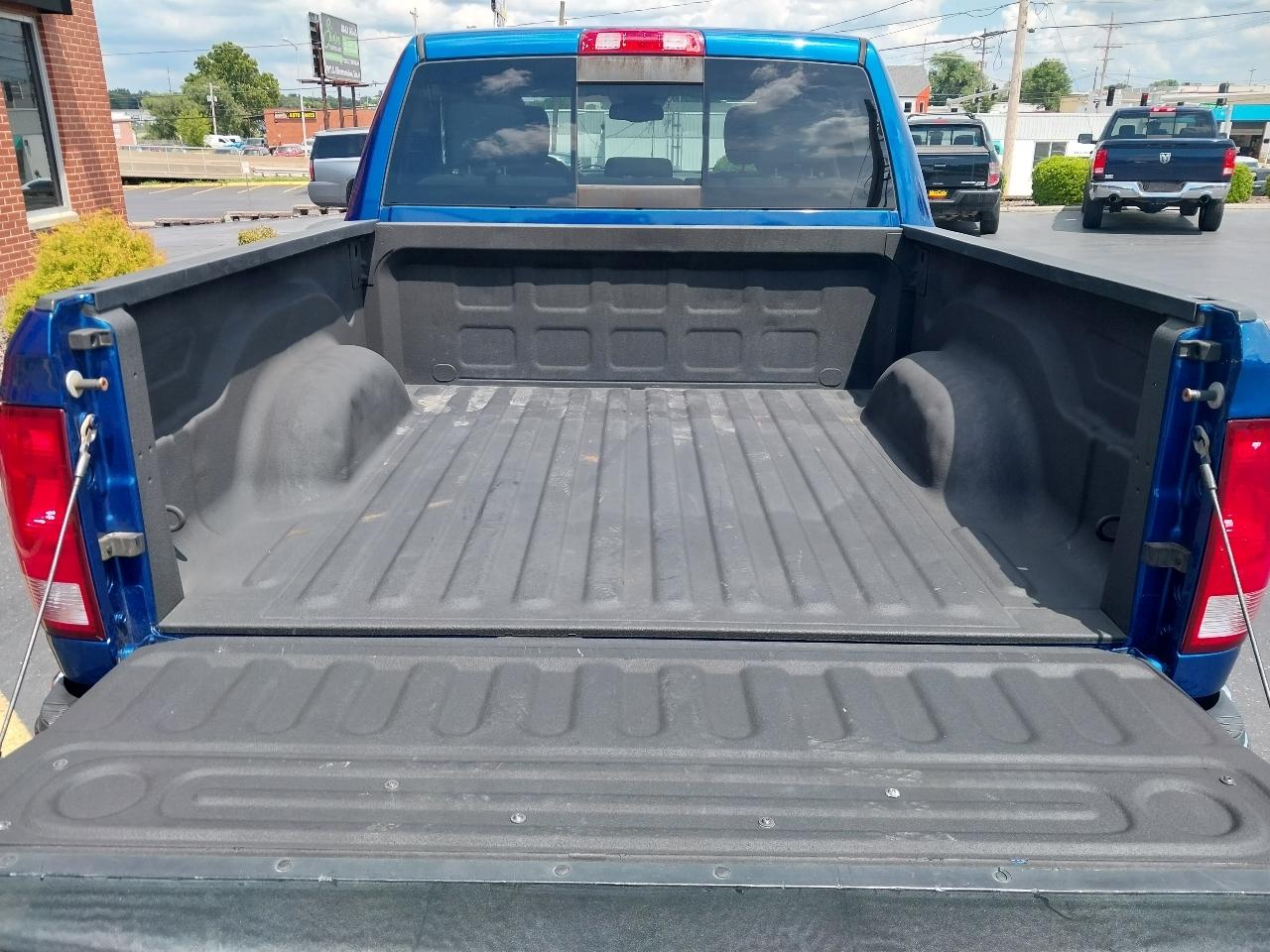 RAM 1500 4WD Crew Cab 140.5" Big Horn 2016
