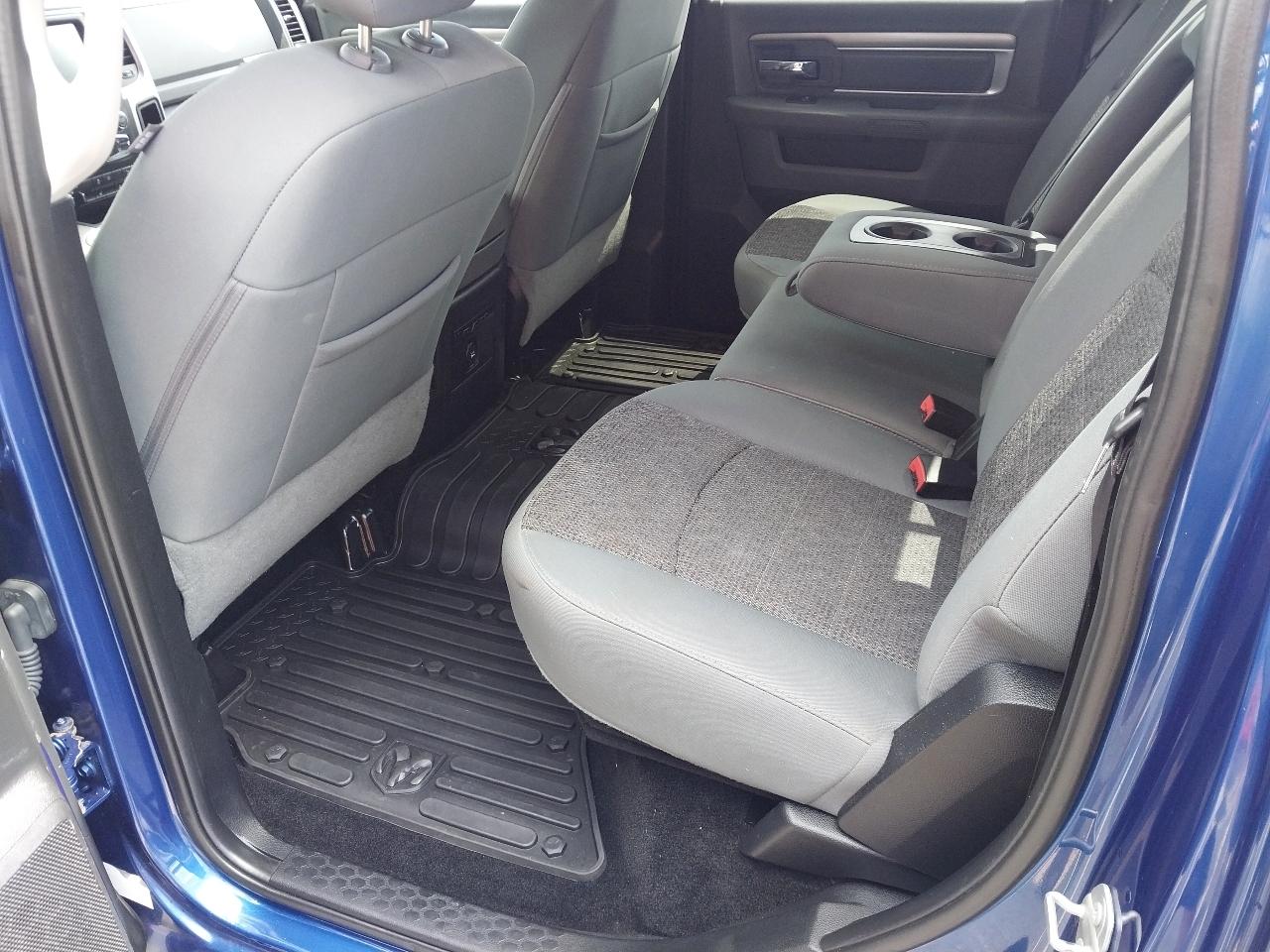 RAM 1500 4WD Crew Cab 140.5" Big Horn 2016