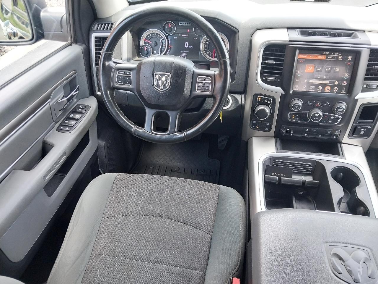 RAM 1500 4WD Crew Cab 140.5" Big Horn 2016
