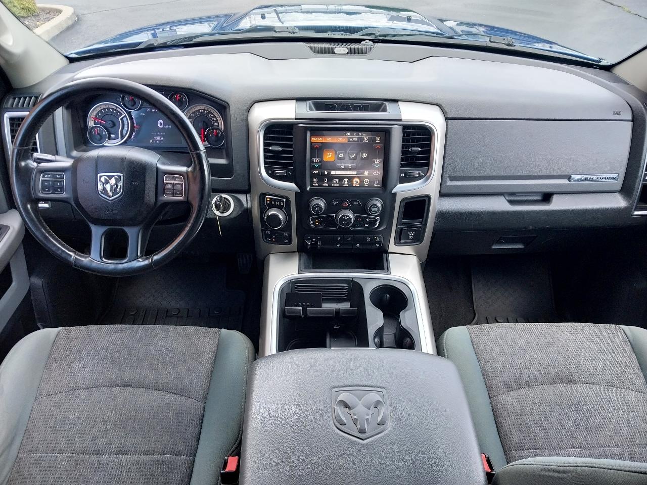 RAM 1500 4WD Crew Cab 140.5" Big Horn 2016