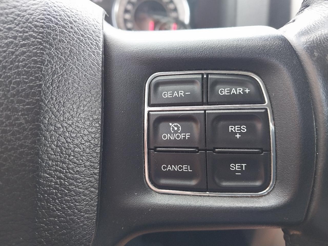 RAM 1500 4WD Crew Cab 140.5" Big Horn 2016