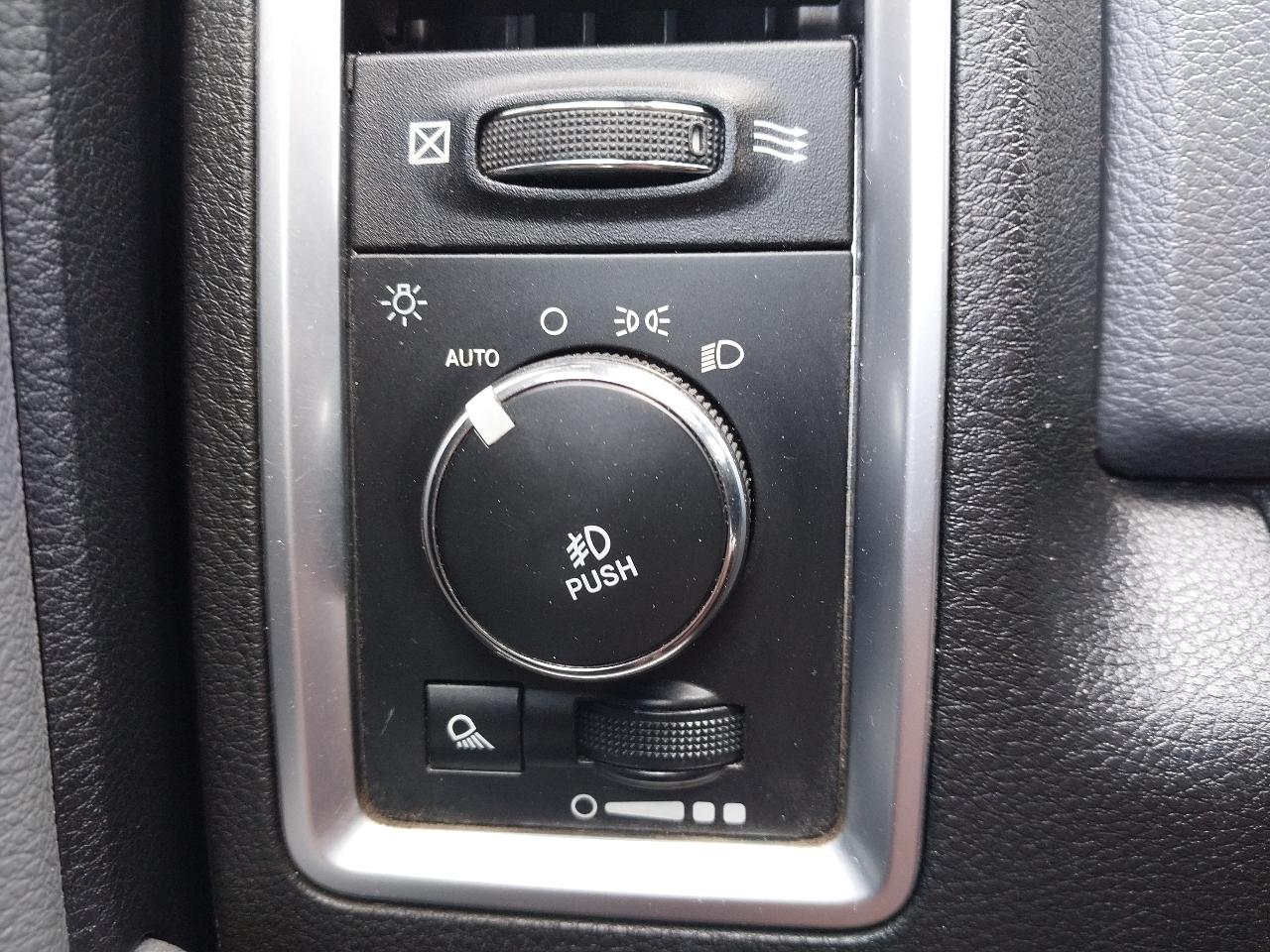 RAM 1500 4WD Crew Cab 140.5" Big Horn 2016