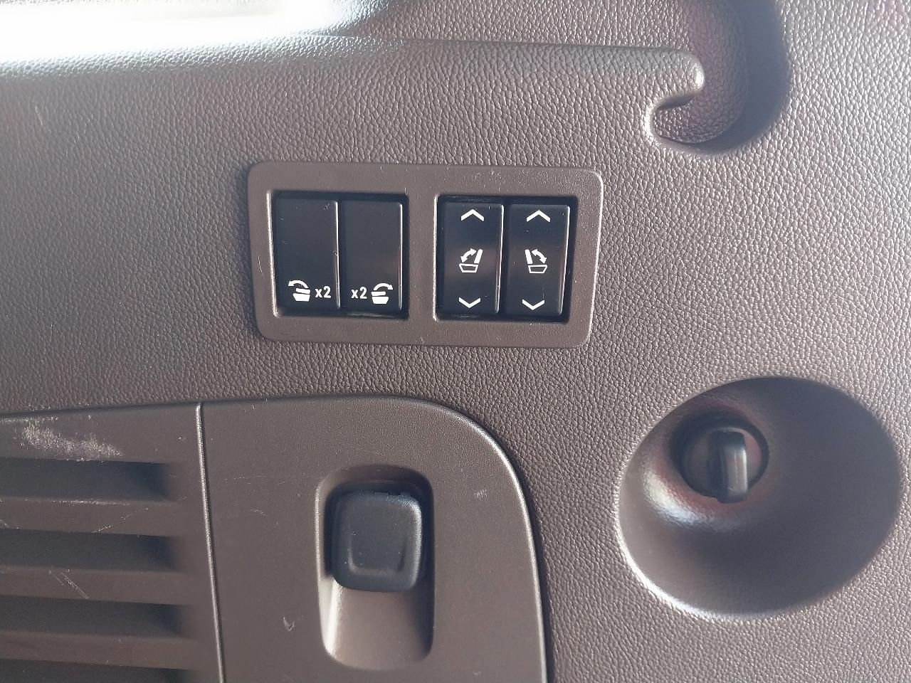 GMC Yukon XL 4WD 4dr Denali 2016