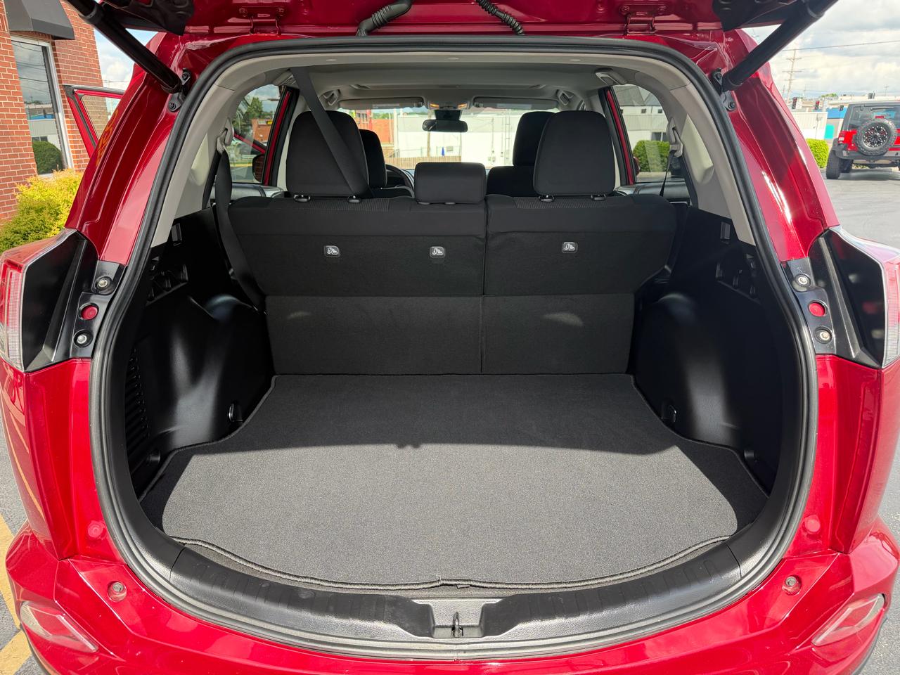 Toyota RAV4 Adventure AWD (Natl) 2018