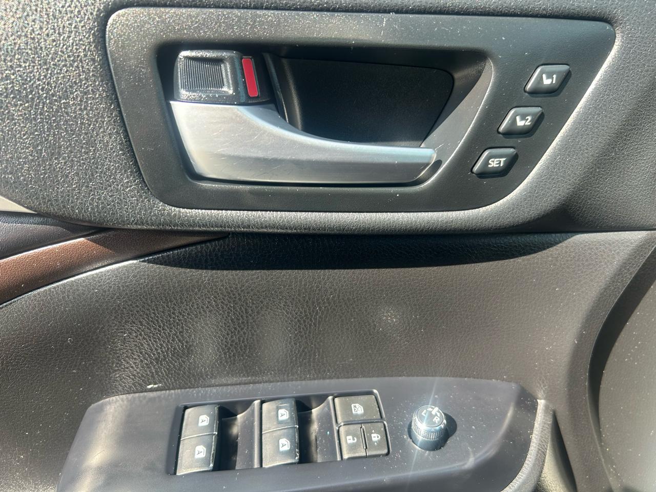 Toyota Highlander Limited V6 AWD (Natl) 2019