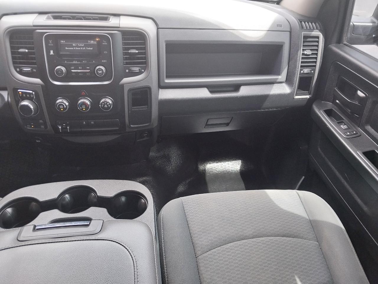 RAM 1500 Tradesman Quad Cab 4WD 2018