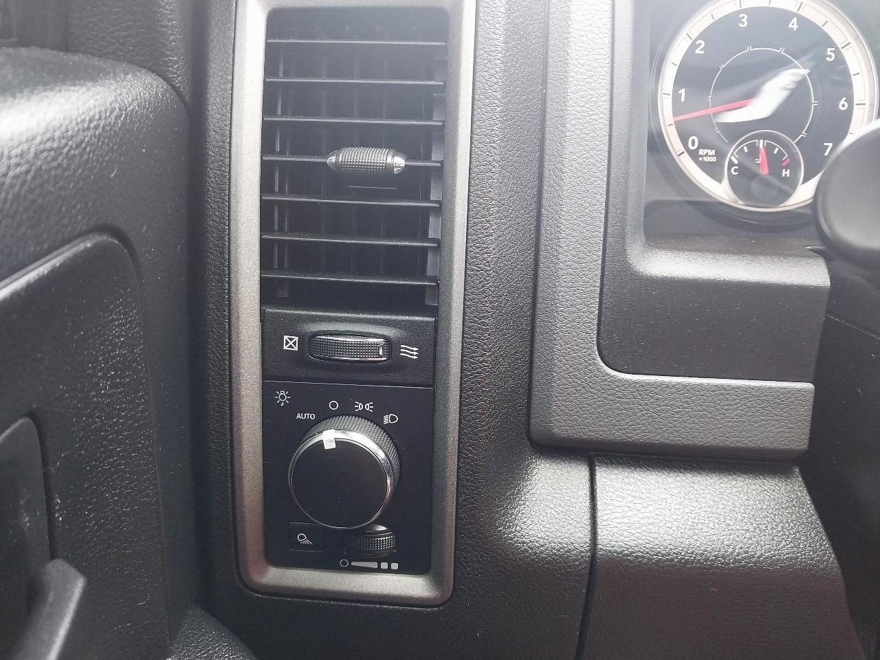RAM 1500 Tradesman Quad Cab 4WD 2018