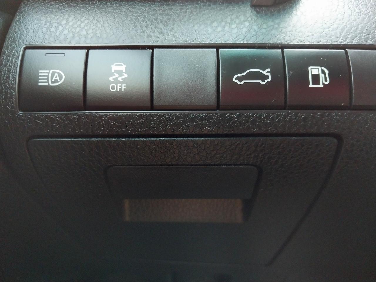 Toyota Camry XLE Auto (Natl) 2018