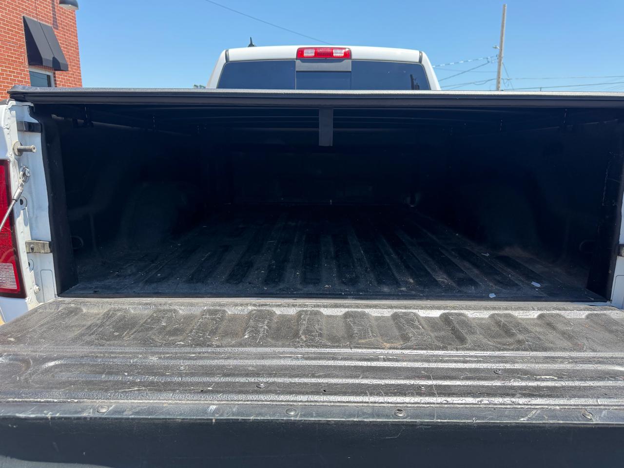 RAM 1500 4WD Quad Cab 140.5" Big Horn 2015