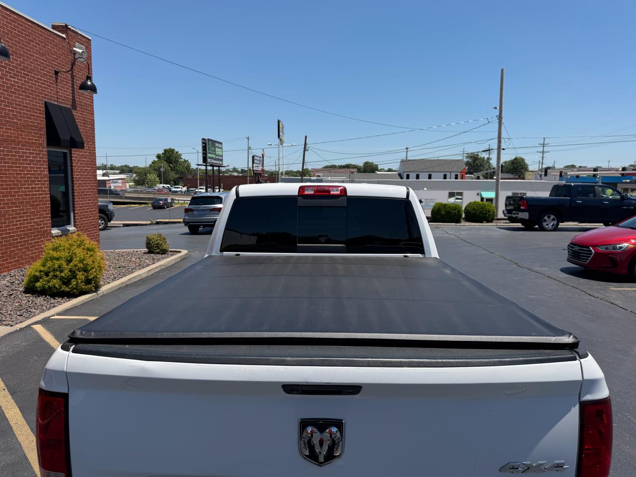 RAM 1500 4WD Quad Cab 140.5" Big Horn 2015