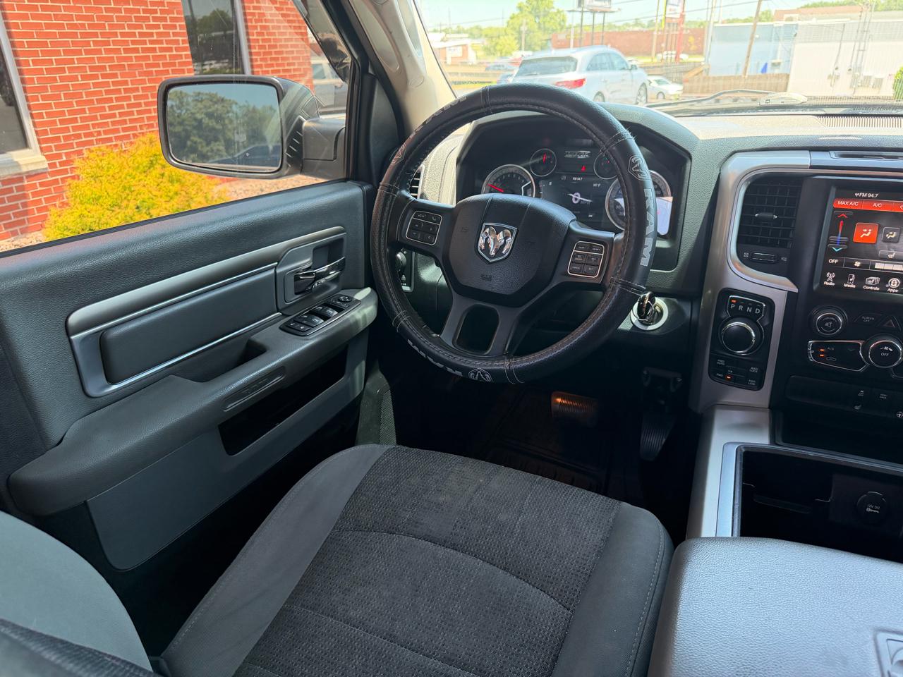RAM 1500 4WD Quad Cab 140.5" Big Horn 2015