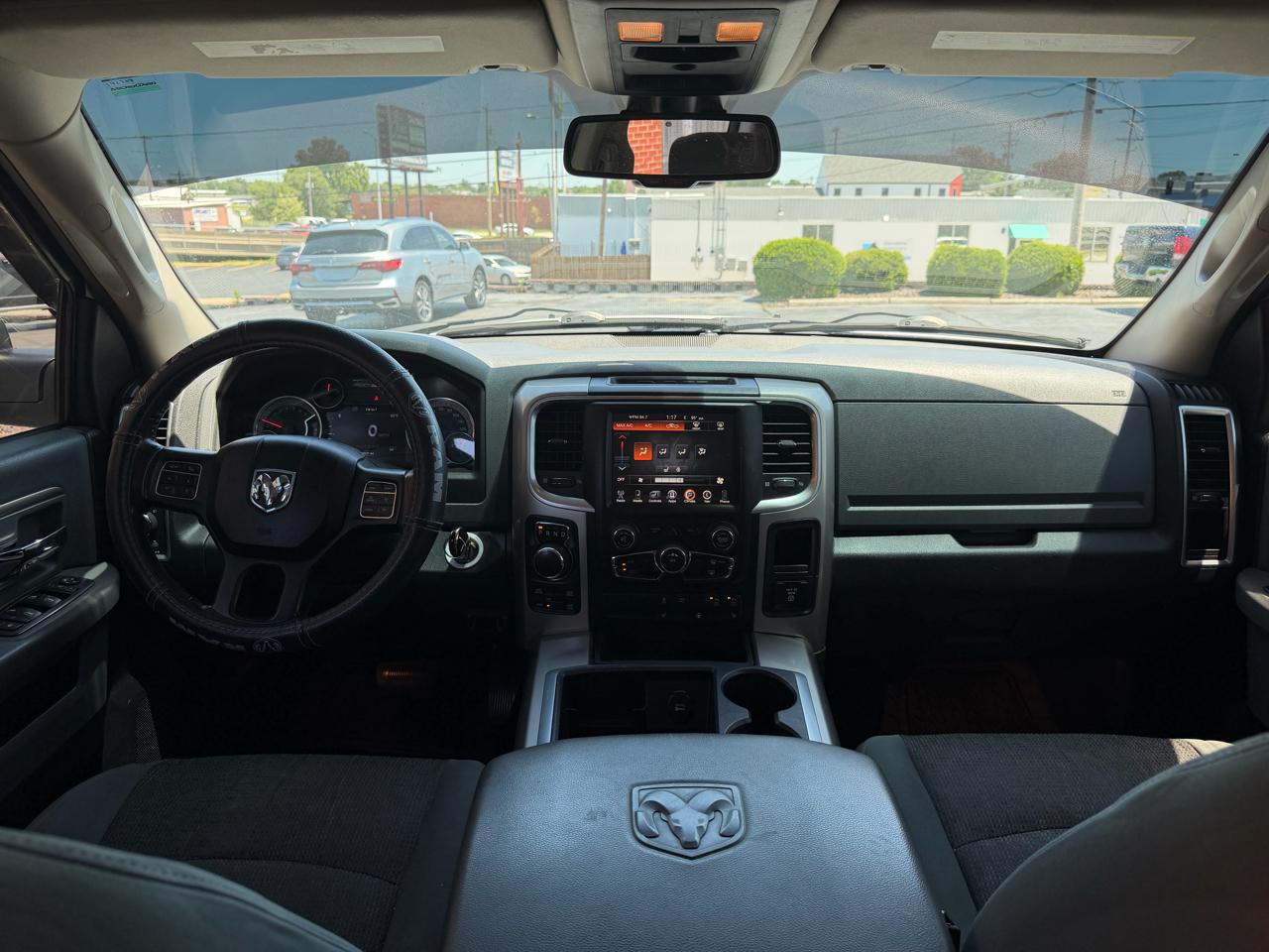 RAM 1500 4WD Quad Cab 140.5" Big Horn 2015