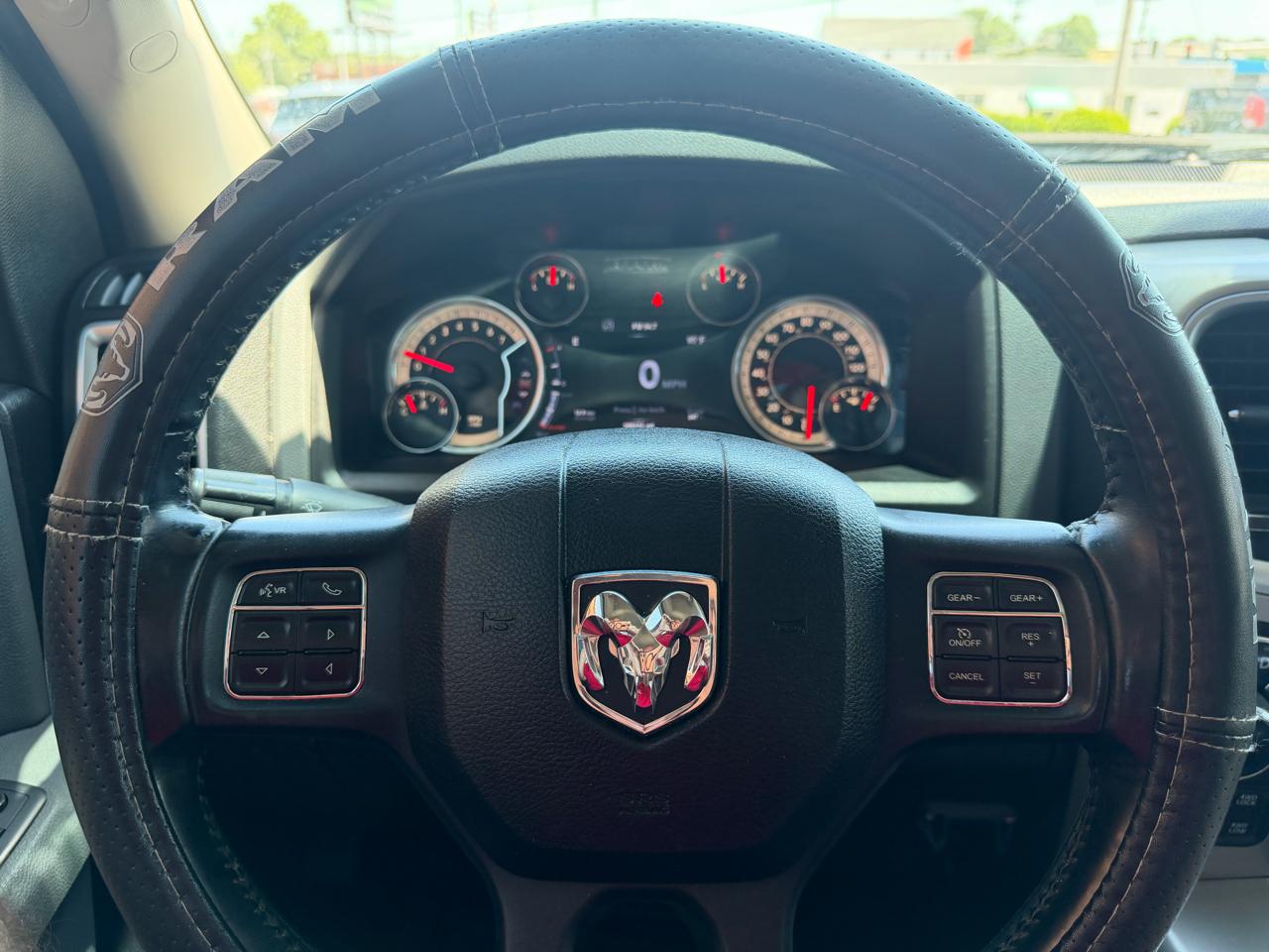 RAM 1500 4WD Quad Cab 140.5" Big Horn 2015