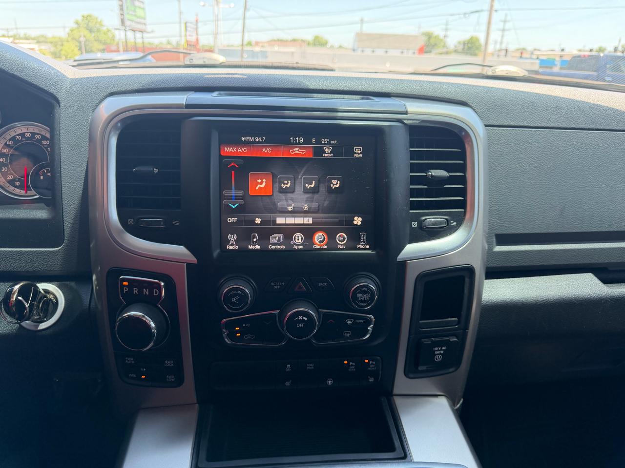 RAM 1500 4WD Quad Cab 140.5" Big Horn 2015