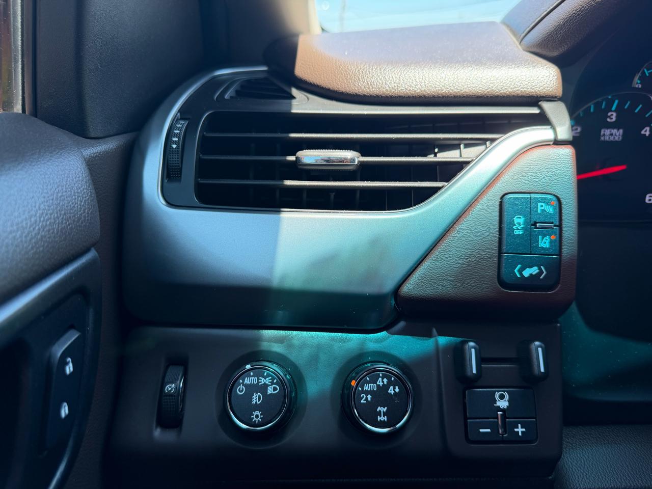 Chevrolet Tahoe 4WD 4dr LTZ 2015