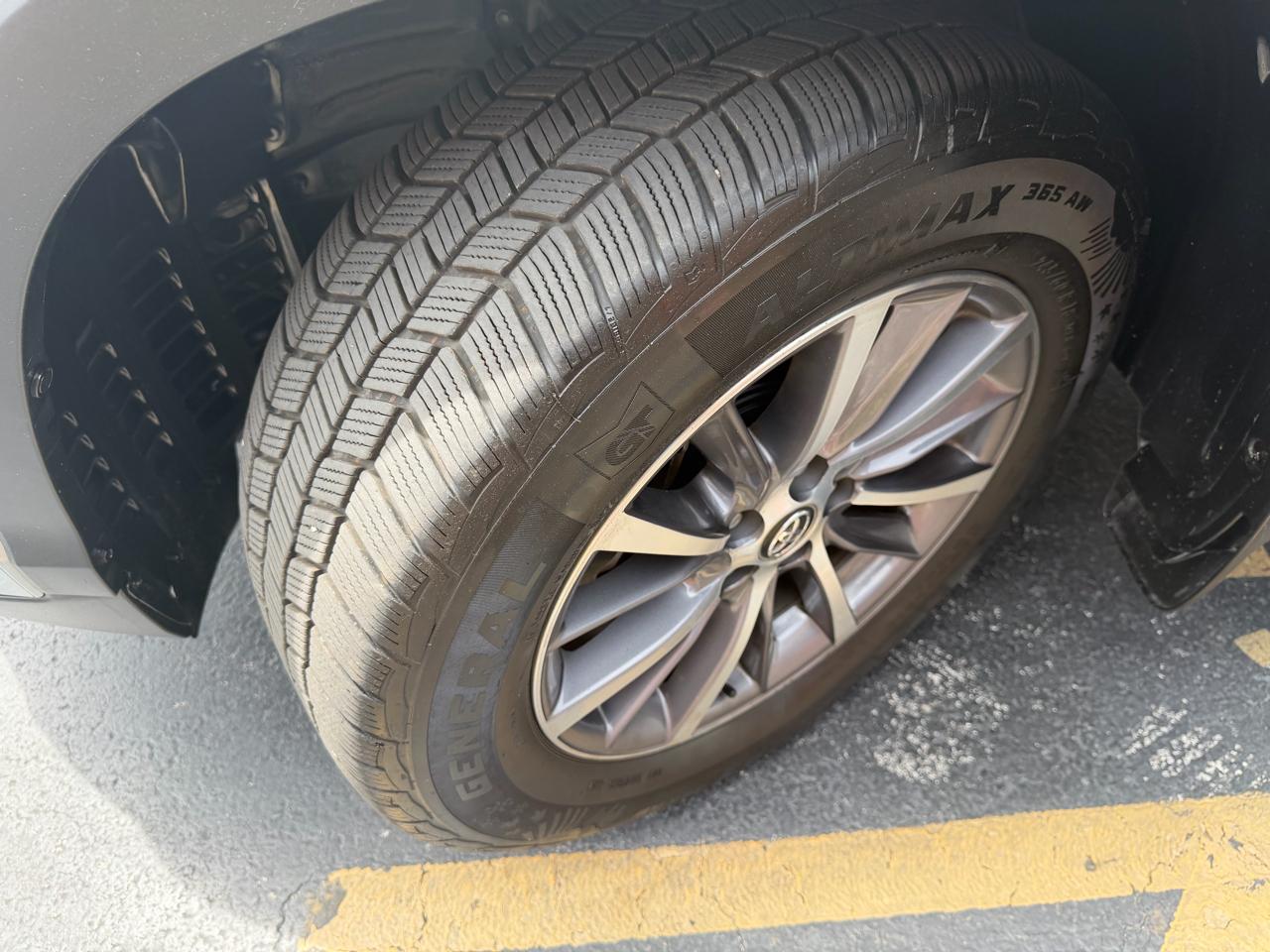 Toyota Highlander XLE AWD V6 2019