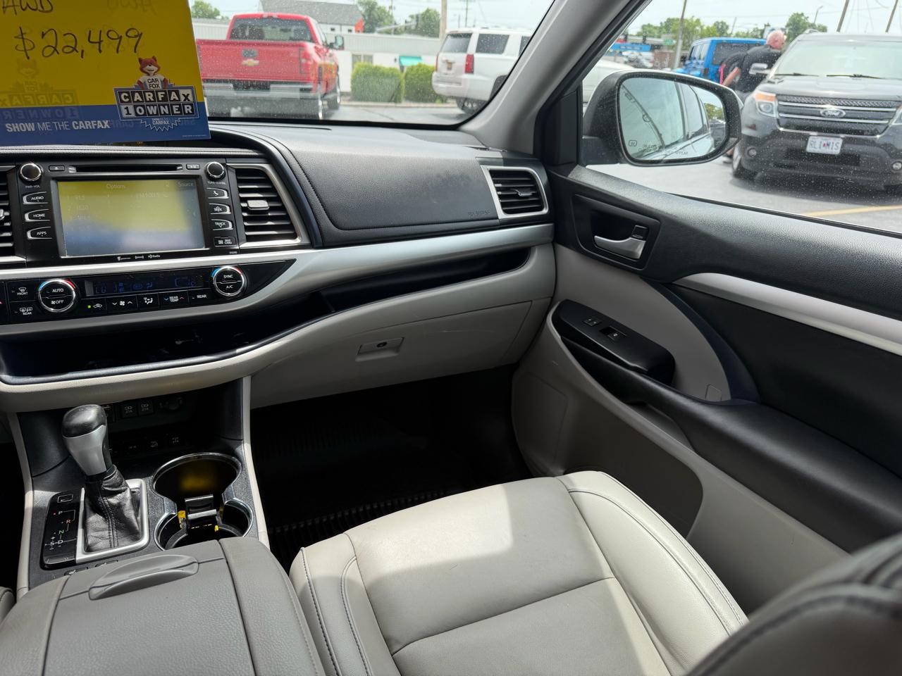 2019 Toyota Highlander XLE - Photo 14
