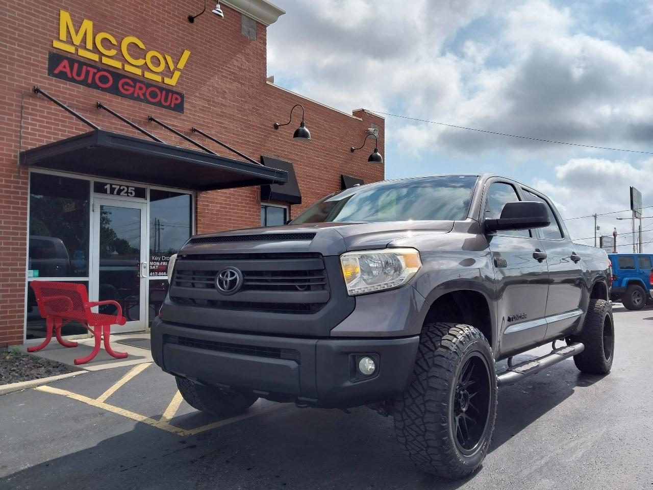 2016 Toyota Tundra 4WD Truck CrewMax 5.7L FFV V8 6-Spd AT SR5 (Natl)