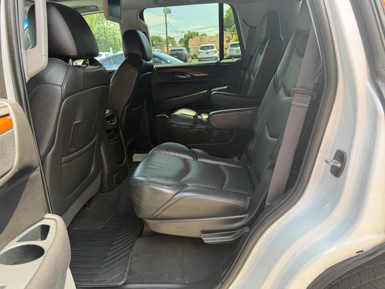 Cadillac Escalade 4WD 4dr Luxury 2017