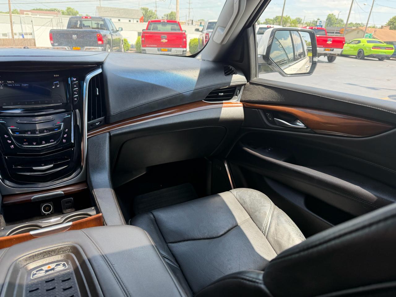 Cadillac Escalade 4WD 4dr Luxury 2017