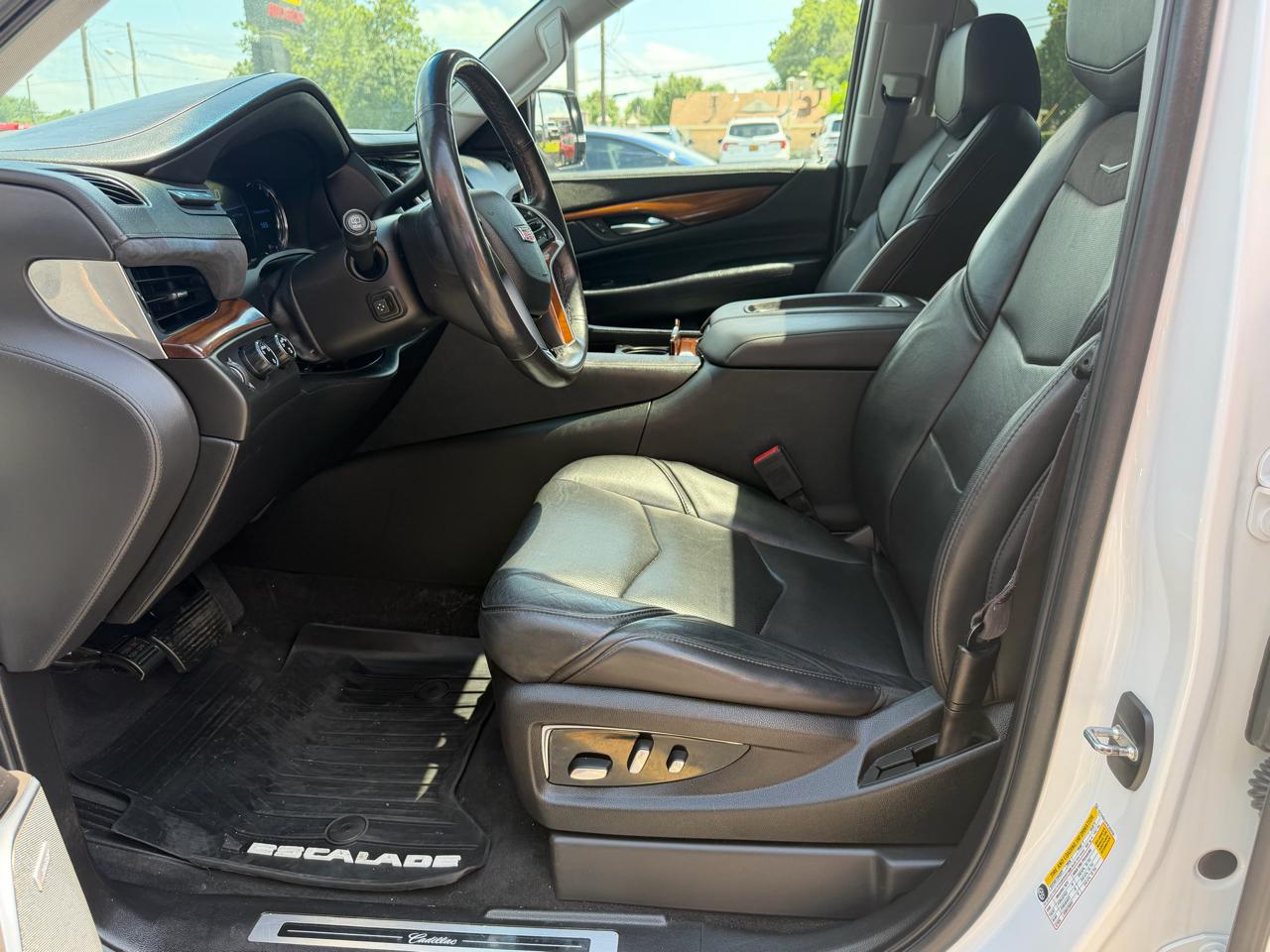 Cadillac Escalade 4WD 4dr Luxury 2017