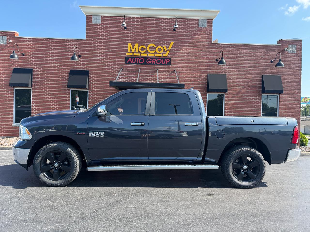 RAM 1500 Big Horn 4x4 Crew Cab 5'7" Box 2017