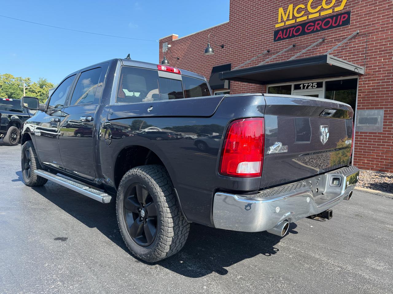 RAM 1500 Big Horn 4x4 Crew Cab 5'7" Box 2017