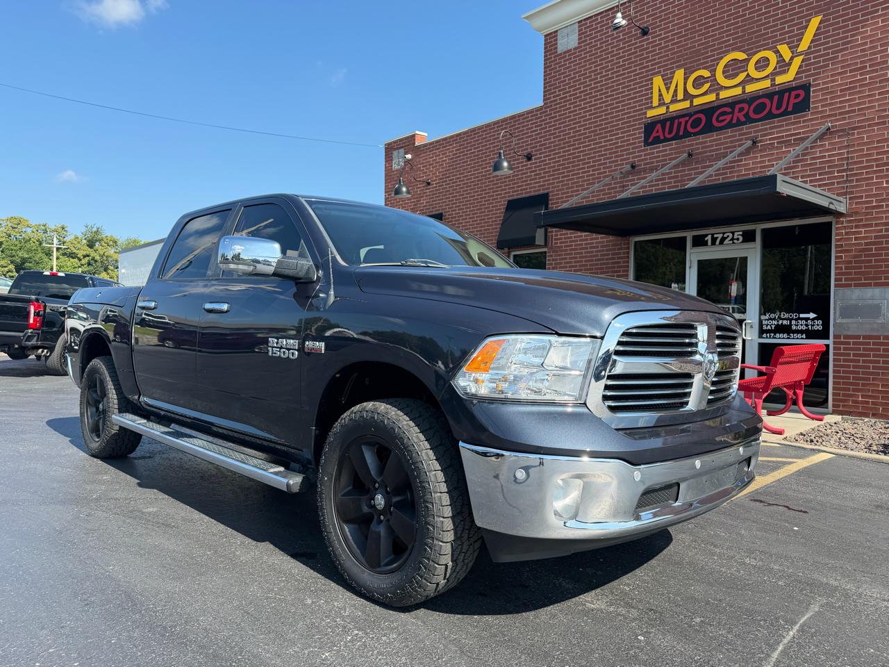 RAM 1500 Big Horn 4x4 Crew Cab 5'7" Box 2017