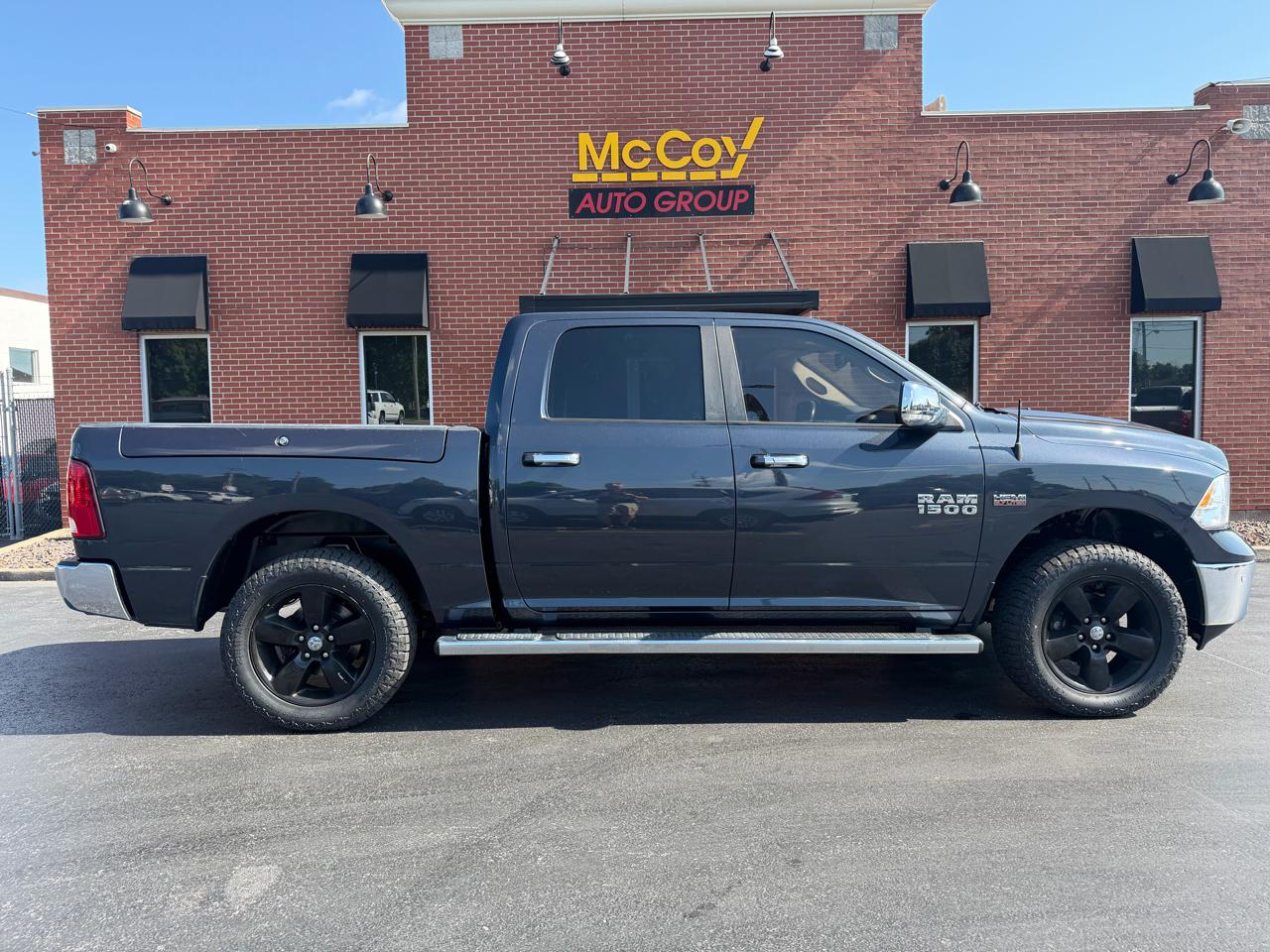 RAM 1500 Big Horn 4x4 Crew Cab 5'7" Box 2017