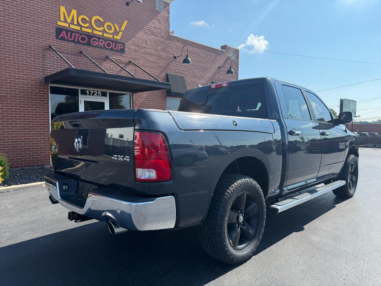 RAM 1500 Big Horn 4x4 Crew Cab 5'7" Box 2017