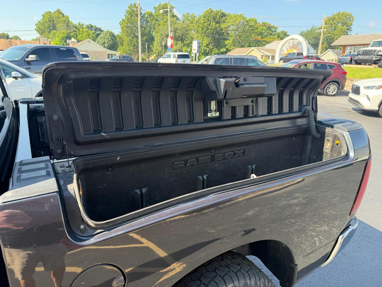 RAM 1500 Big Horn 4x4 Crew Cab 5'7" Box 2017