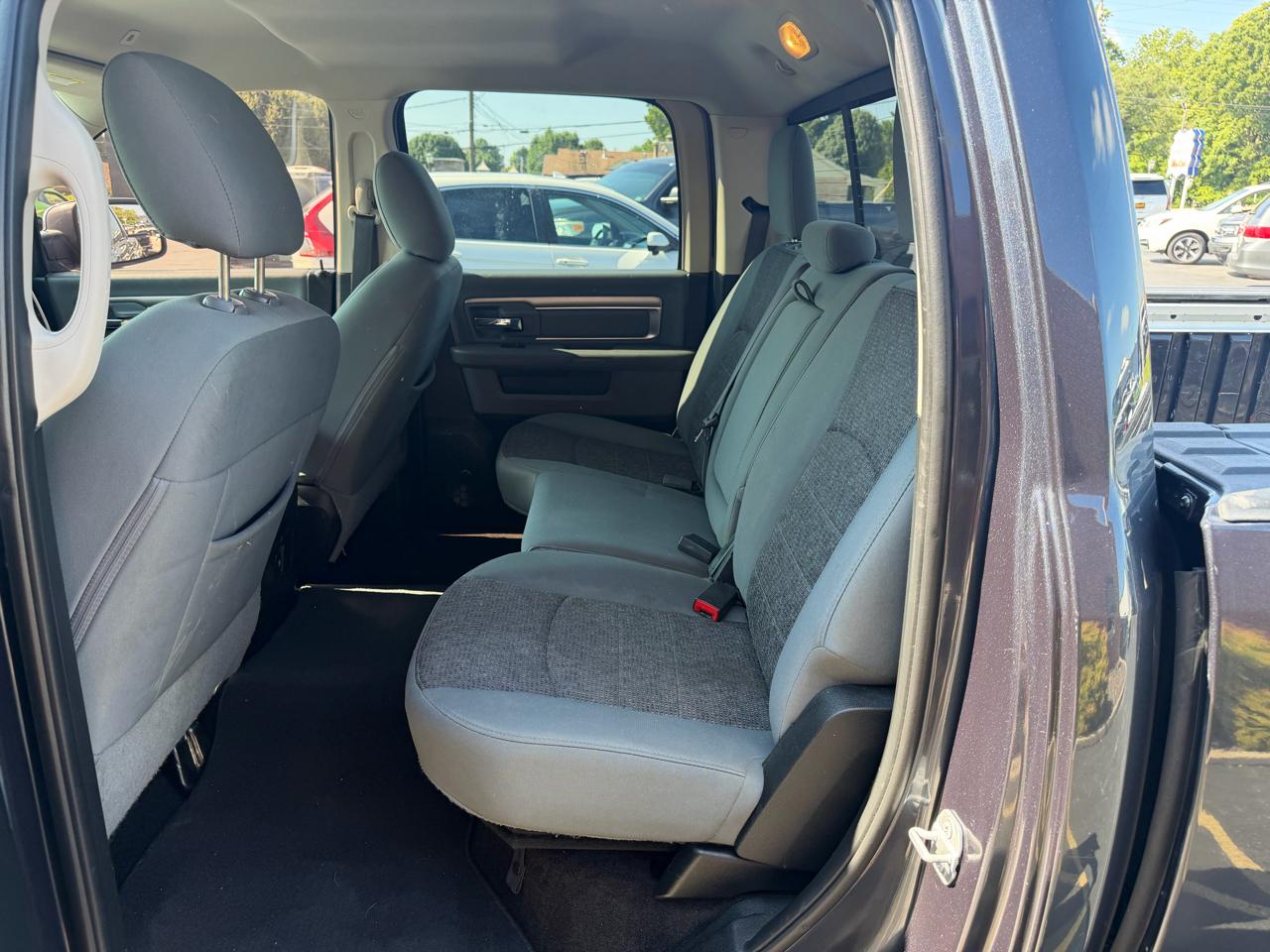 RAM 1500 Big Horn 4x4 Crew Cab 5'7" Box 2017