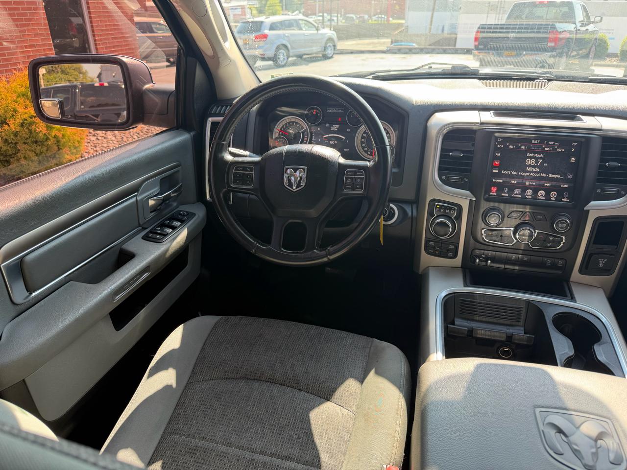 RAM 1500 Big Horn 4x4 Crew Cab 5'7" Box 2017
