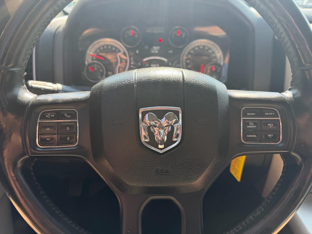 RAM 1500 Big Horn 4x4 Crew Cab 5'7" Box 2017