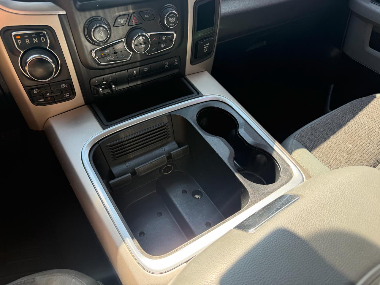 RAM 1500 Big Horn 4x4 Crew Cab 5'7" Box 2017
