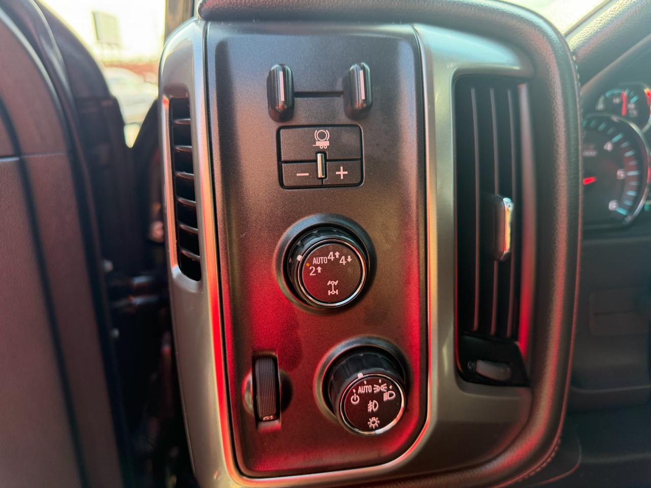 Chevrolet Silverado 1500 4WD Crew Cab 143.5" LTZ w/2LZ 2017