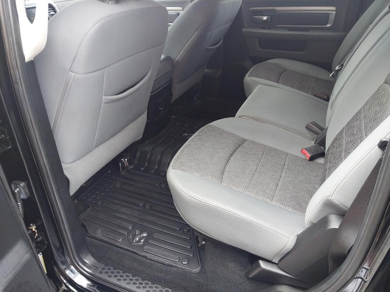 RAM 1500 4WD Crew Cab 140.5" Big Horn 2014