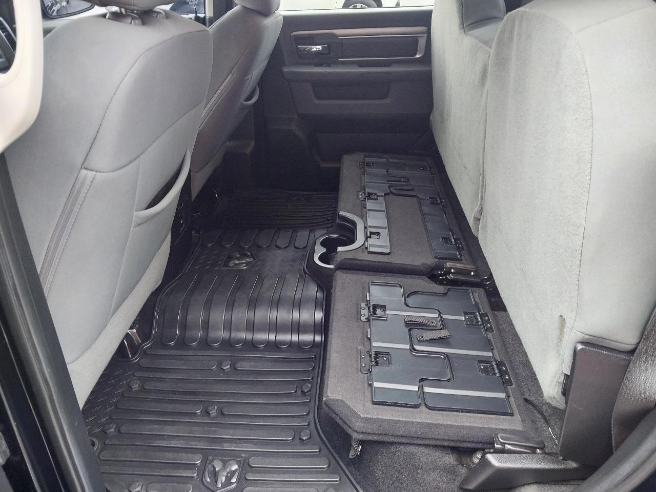 RAM 1500 4WD Crew Cab 140.5" Big Horn 2014