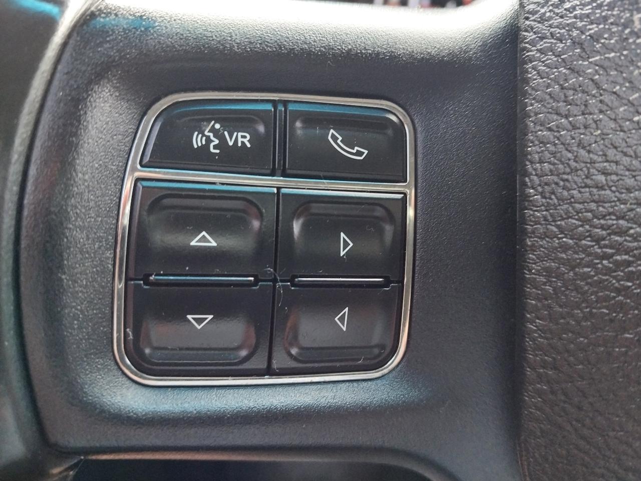 RAM 1500 4WD Crew Cab 140.5" Big Horn 2014