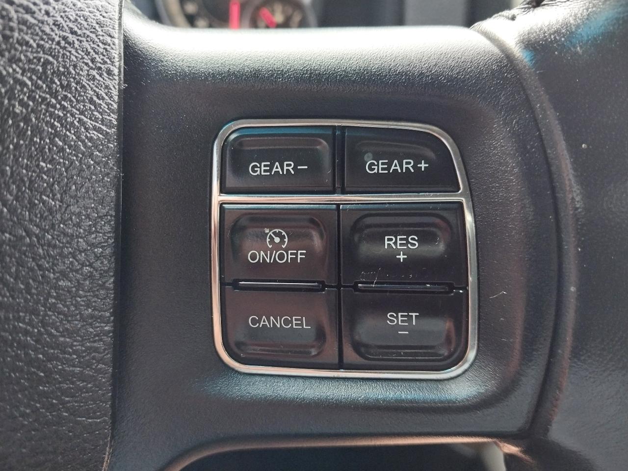RAM 1500 4WD Crew Cab 140.5" Big Horn 2014