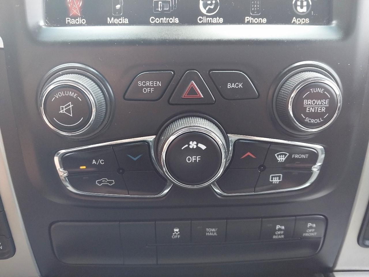RAM 1500 4WD Crew Cab 140.5" Big Horn 2014