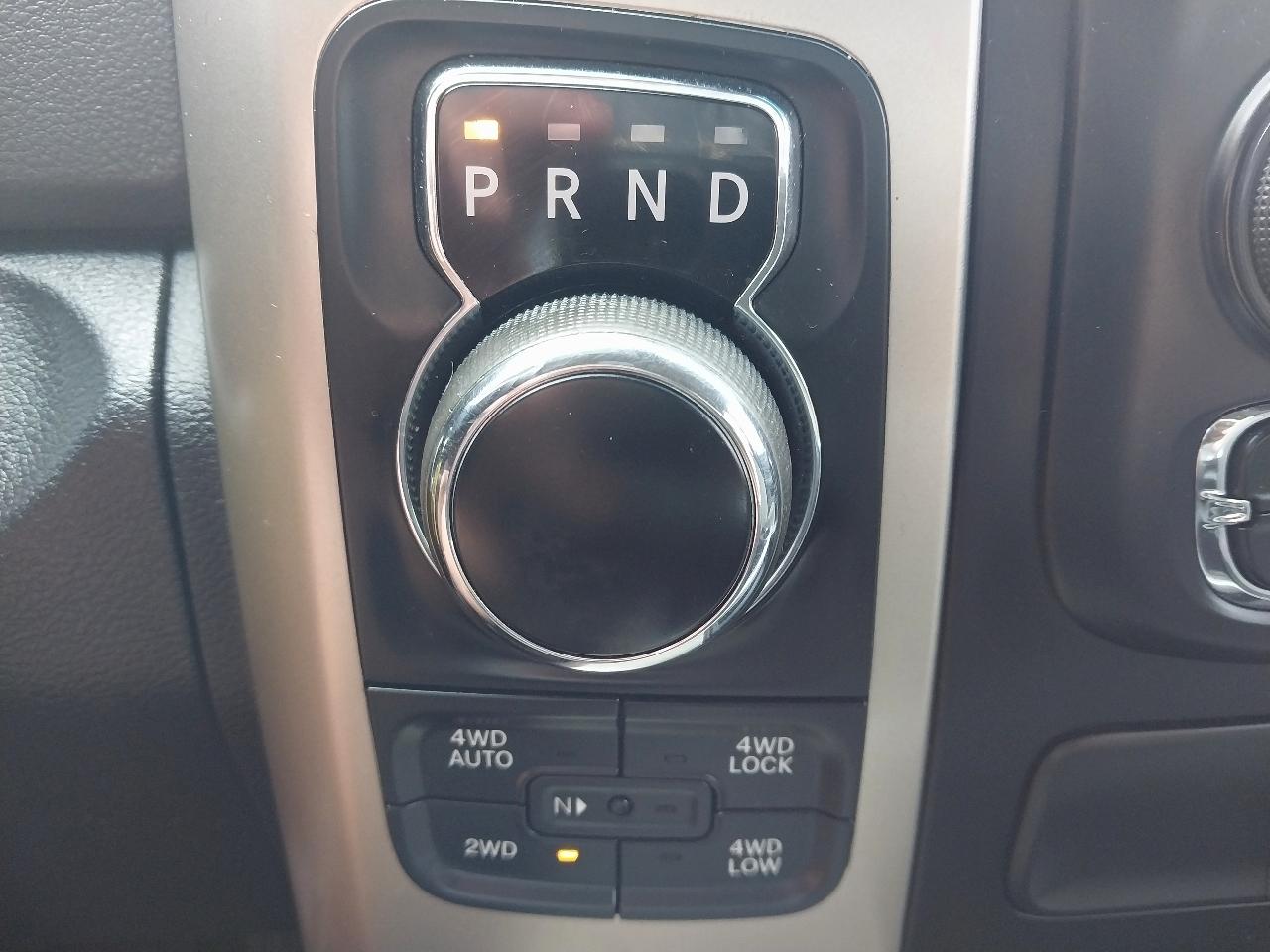 RAM 1500 4WD Crew Cab 140.5" Big Horn 2014