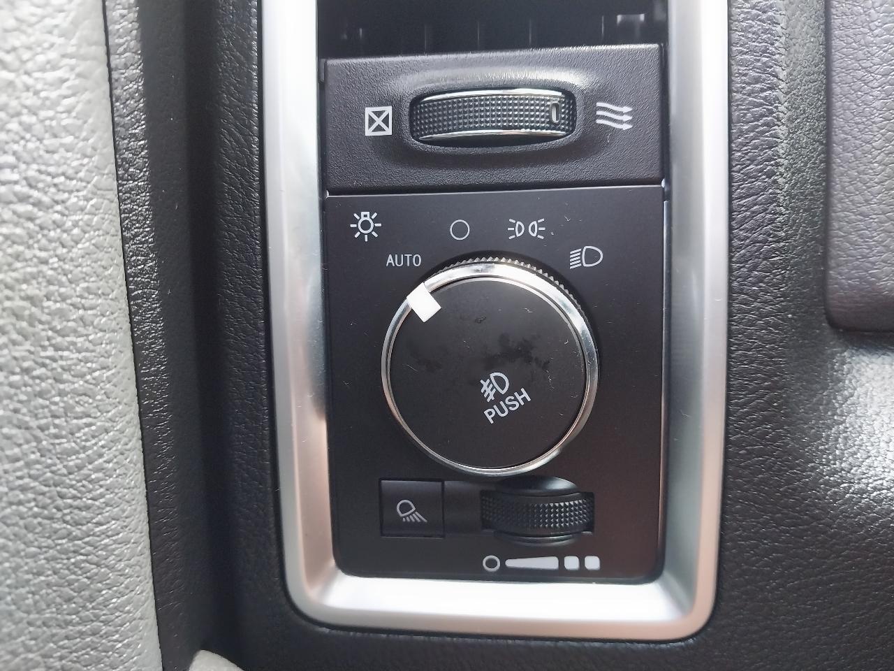 RAM 1500 4WD Crew Cab 140.5" Big Horn 2014