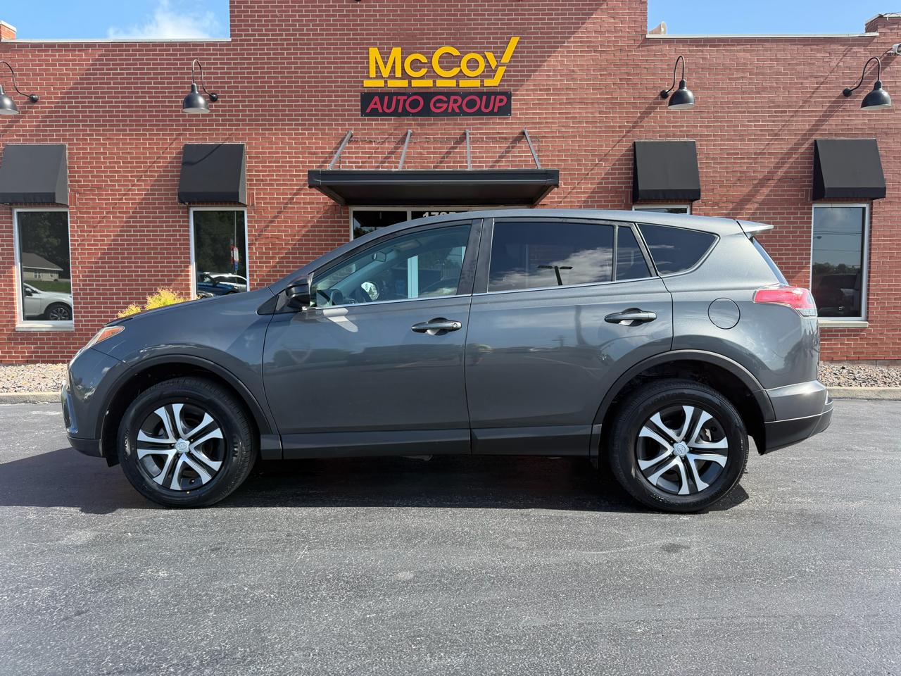 Toyota RAV4 LE AWD (Natl) 2018