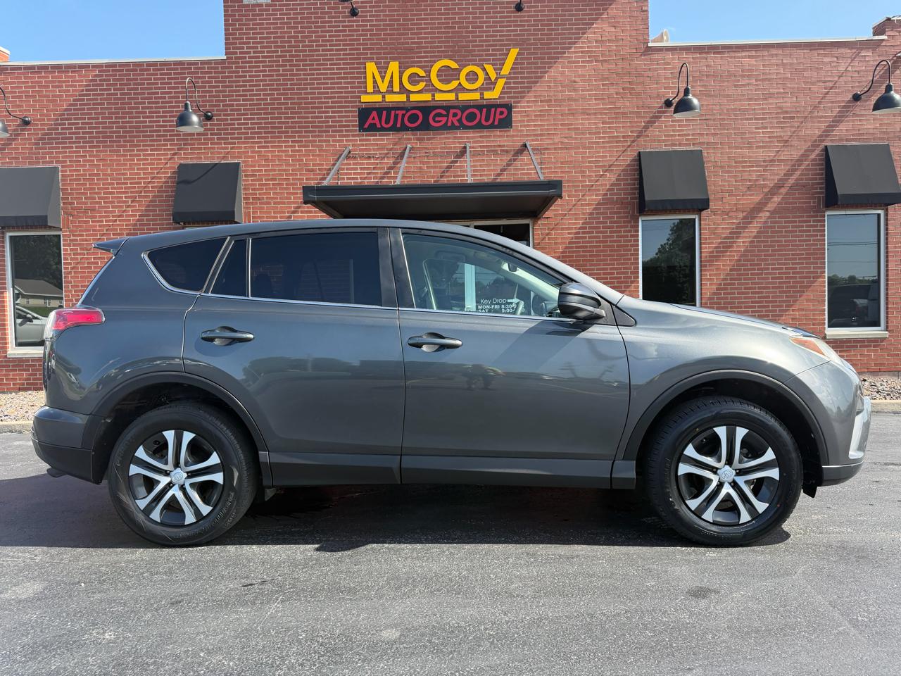 Toyota RAV4 LE AWD (Natl) 2018