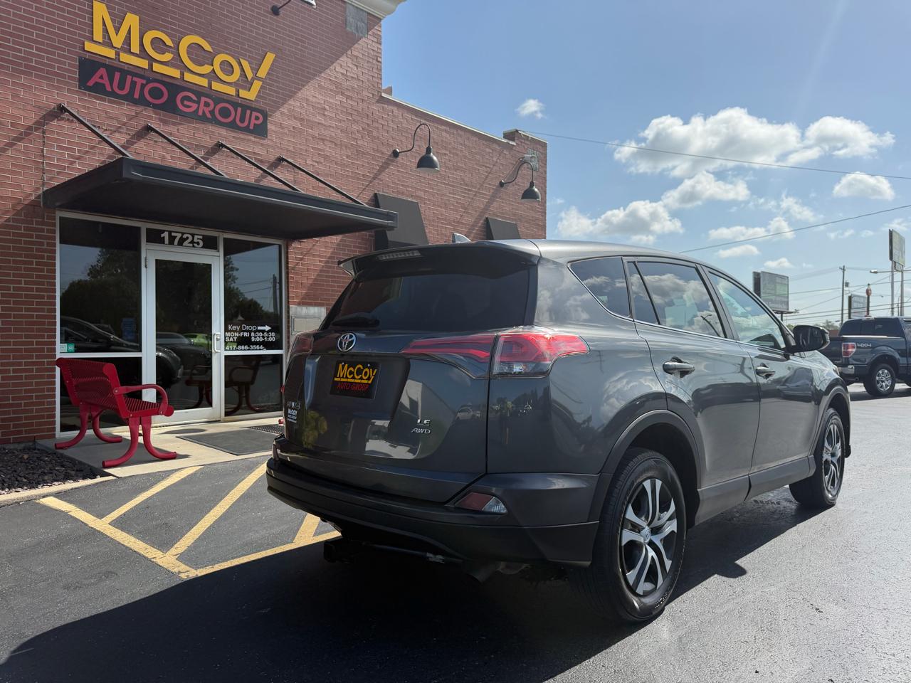 Toyota RAV4 LE AWD (Natl) 2018